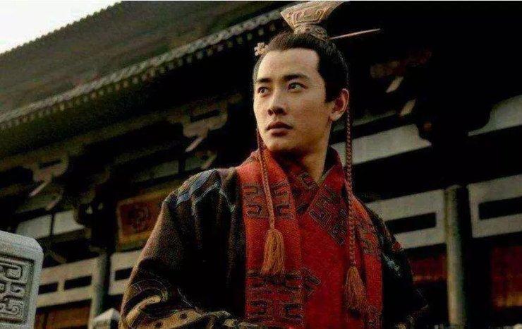 吉利“子弹头”官图曝光!车长5米3,大8座布局